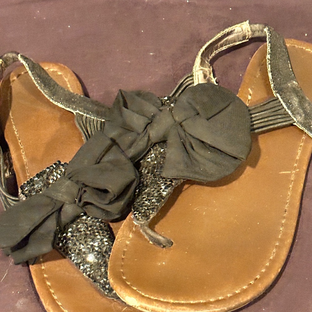 Bow sandals